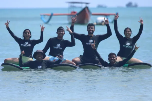 Raja Surf Lesson